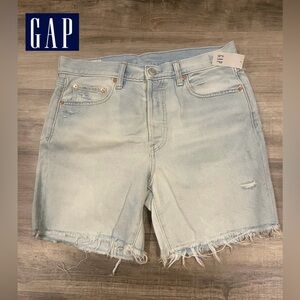 Gap Women’s Boyfriend Mid-Rise Denim Shorts Light Wash Distressed Size 27/4 NWT